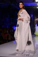 Model walk for Masaba-Satya Paul for PCJ Delhi Couture Week on 2nd Aug 2013 (38).JPG